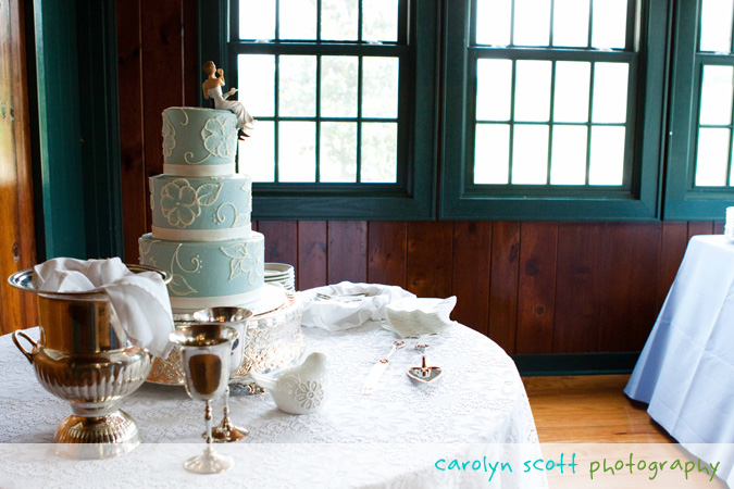 blue and white wedding cake