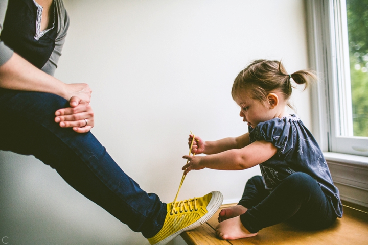 teaching child how to tie shoes