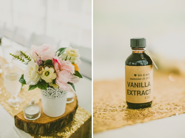 Flowers and vanilla extra wedding favors