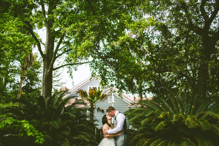 Couple kissing in Charleston South Carolina