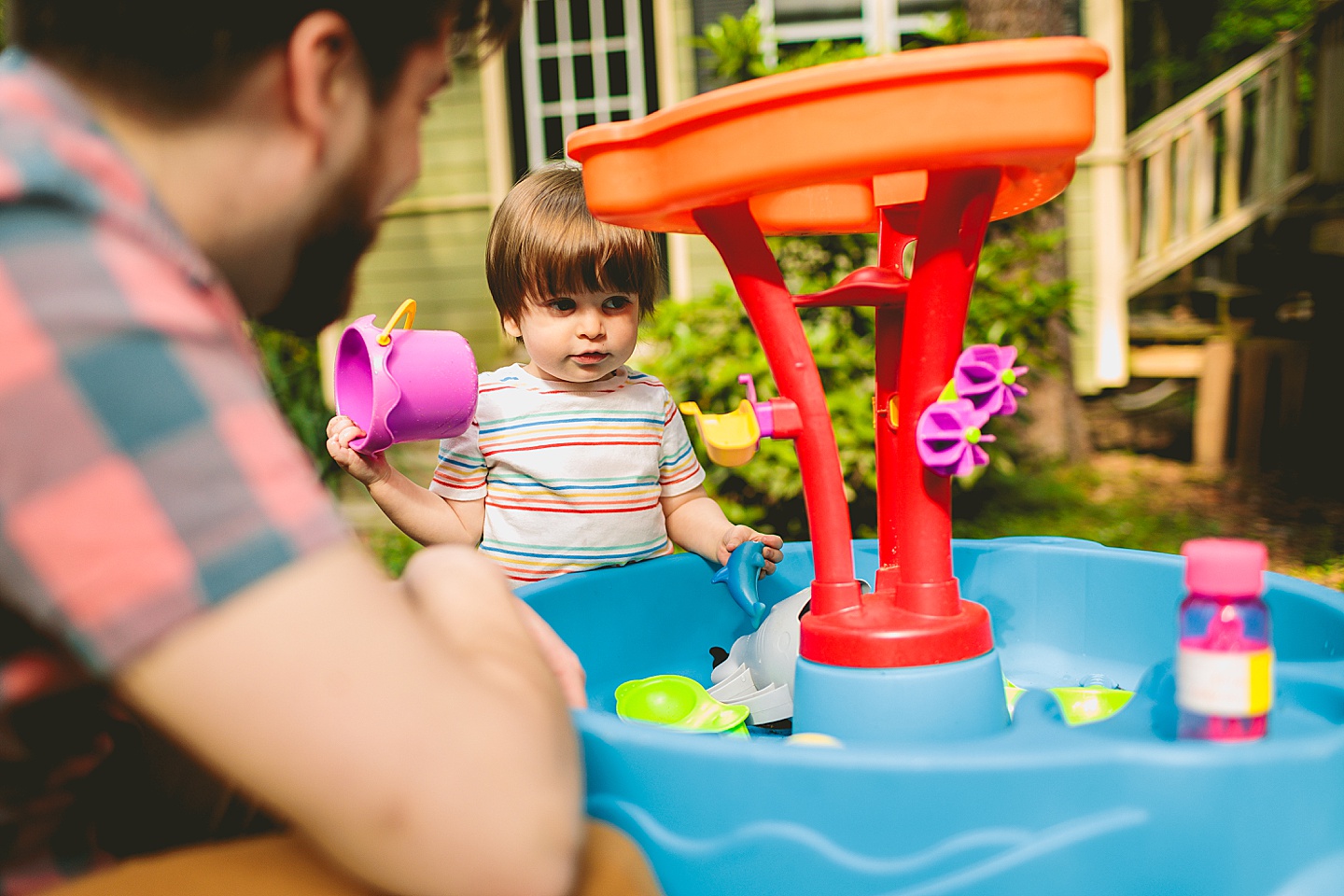 Kid playing at water table