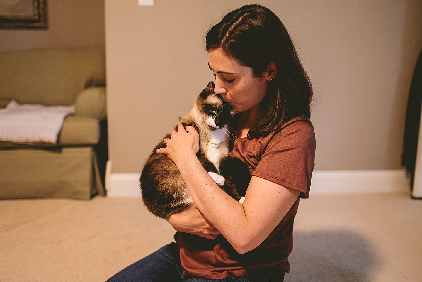 Family cat comes out of hiding for a few family pictures